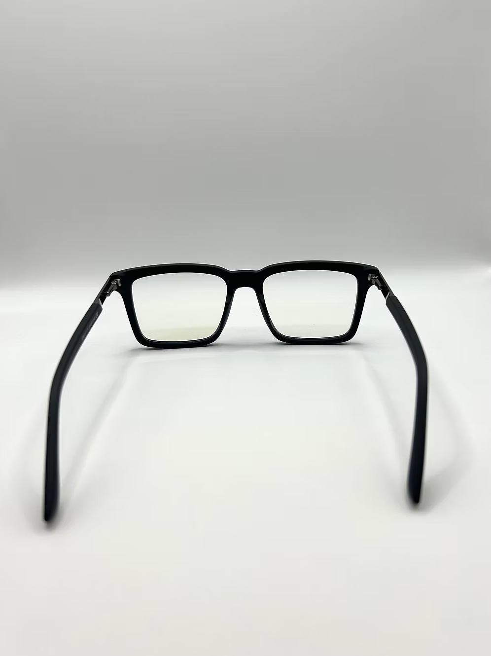 Rechthoekige Bril met Subtiele Accenten thumbnail 4