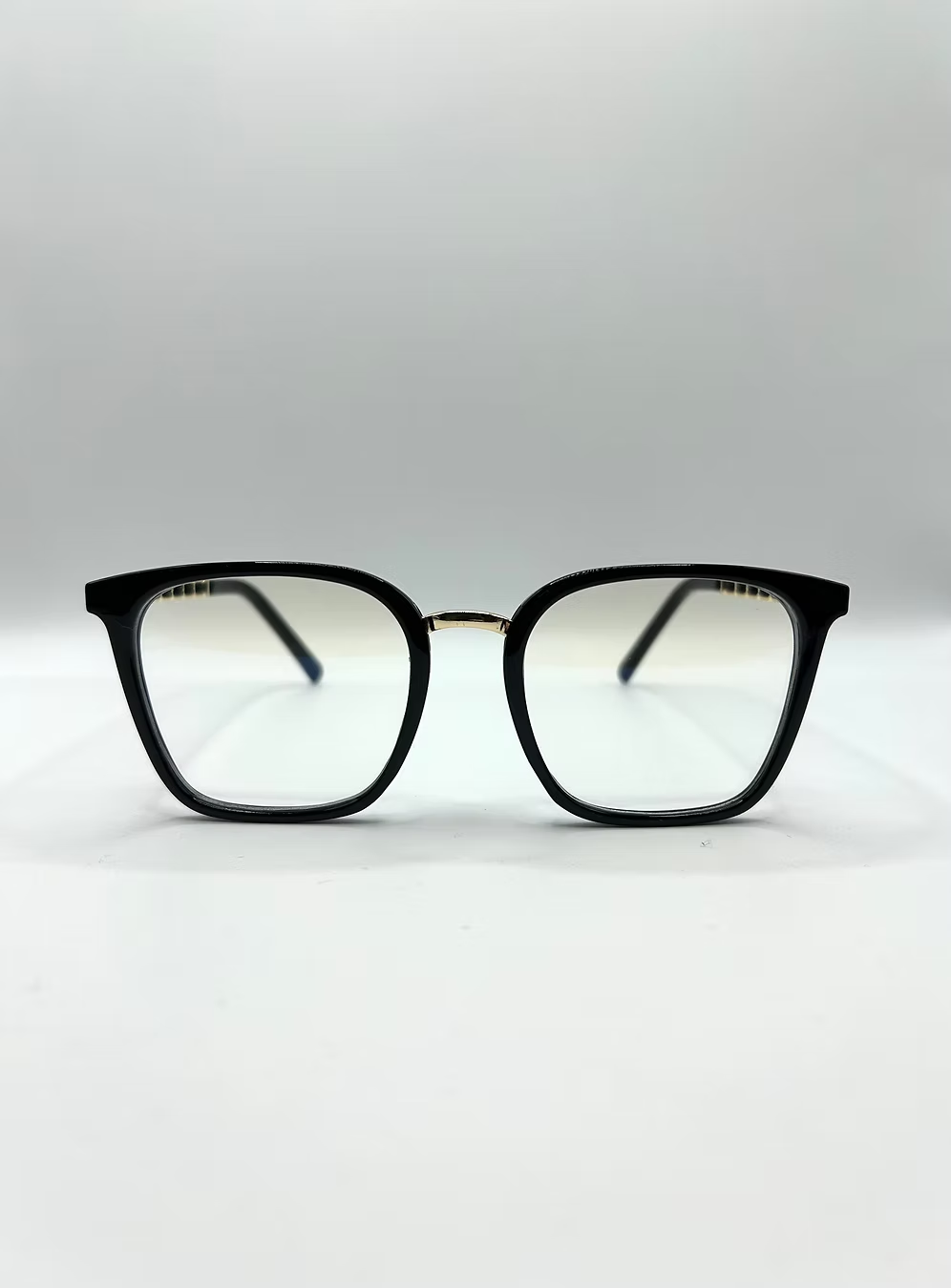 Chique Zwarte Vierkante Bril met Gouden Kettingdetails thumbnail 2